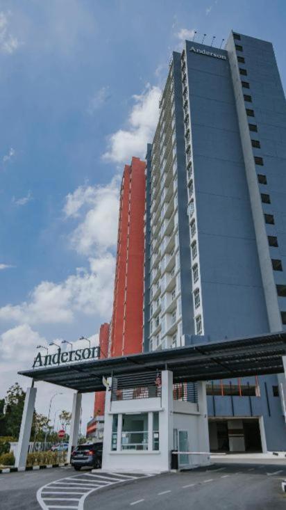 Pangsapuri The Anderson With Netflix & Astro